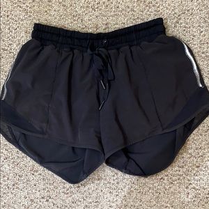 black lululemon hotty hot shorts
